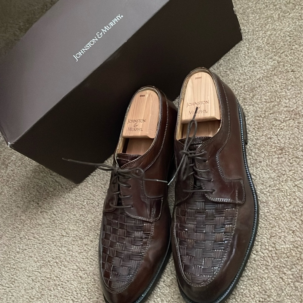 Men’s dress shoes